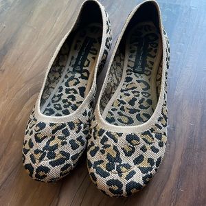 STEVE by Steve Madden leopard print flats